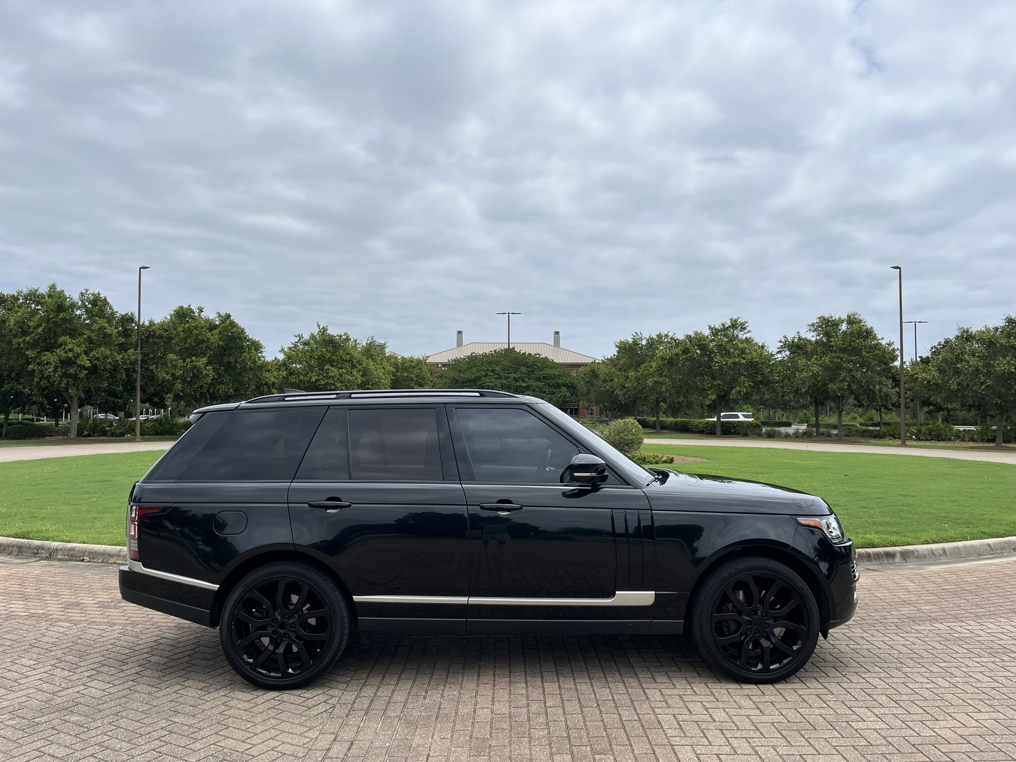 land rover range rover 2017 SALGS2FE1HA322765 image land rover range rover 2017 SALGS2FE1HA322765 image